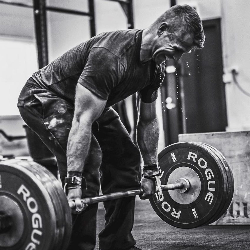 Mikko Salo doing heavy deadlifts during CrossFit training