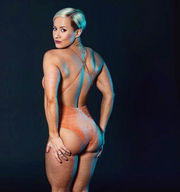 Elena Soboleva showing off her curvy and toned boy in a photo shoot