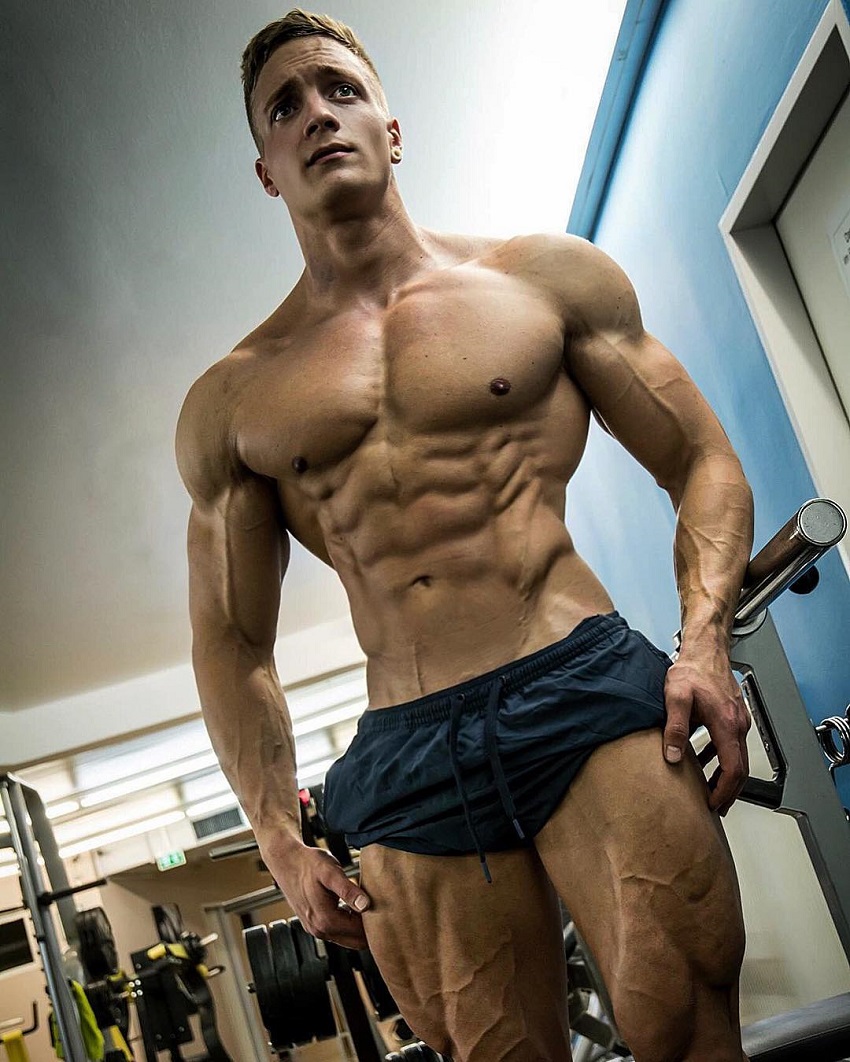 Jo Linder showing off his shirtless, muscular, and ripped upper body for the photo