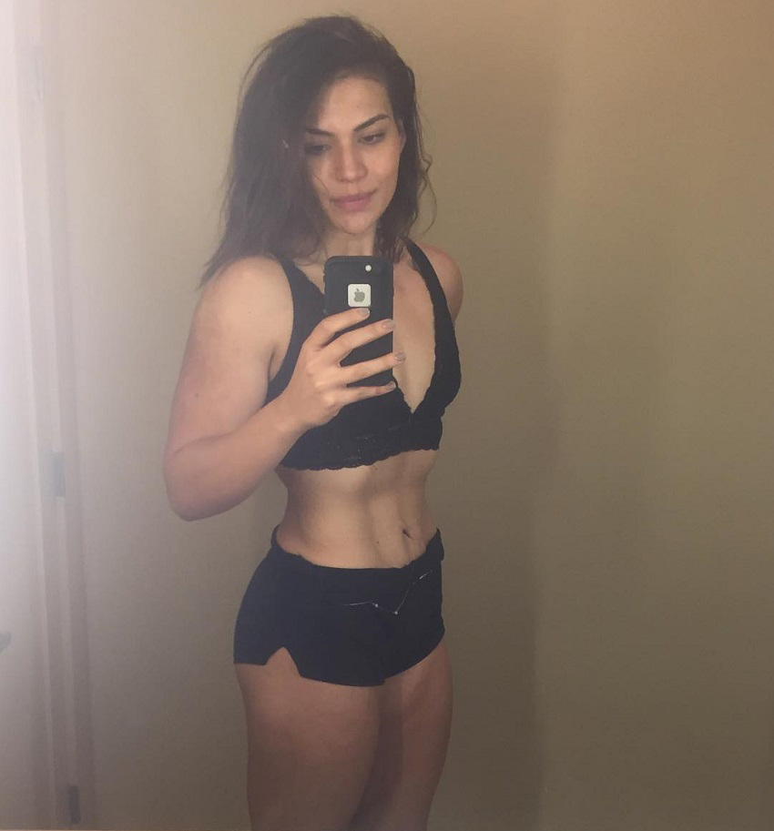 Laura Micetich taking a selfie of her lean body in the mirror