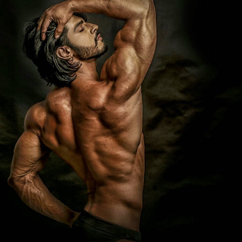 Thakur Anoop Singh showing off his back muscles in a photo shoot