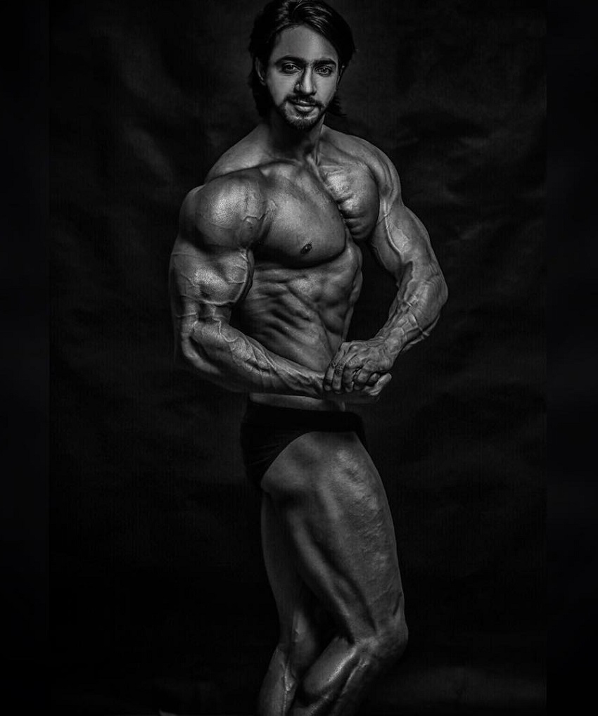 Thakur Anoop Singh flexing for the photo looking ripped and muscular