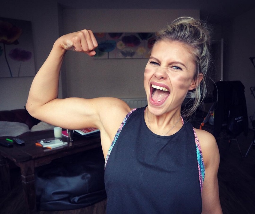 Victoria Niamh Spence flexing her biceps for a photo