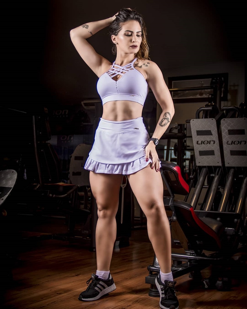 Sol Meneghini posing in a fitness photo shoot