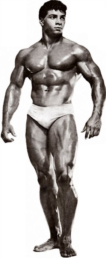 Harold Poole shirtless pose looking aesthetic and muscular