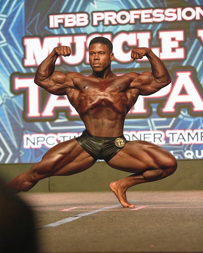Keone Pearson having a posing performance on the IFBB Pro Tampa bodybuilding show