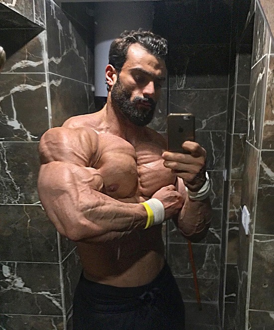 Mohamed El Qadi taking a mirror-selfie of his huge and ripped physique