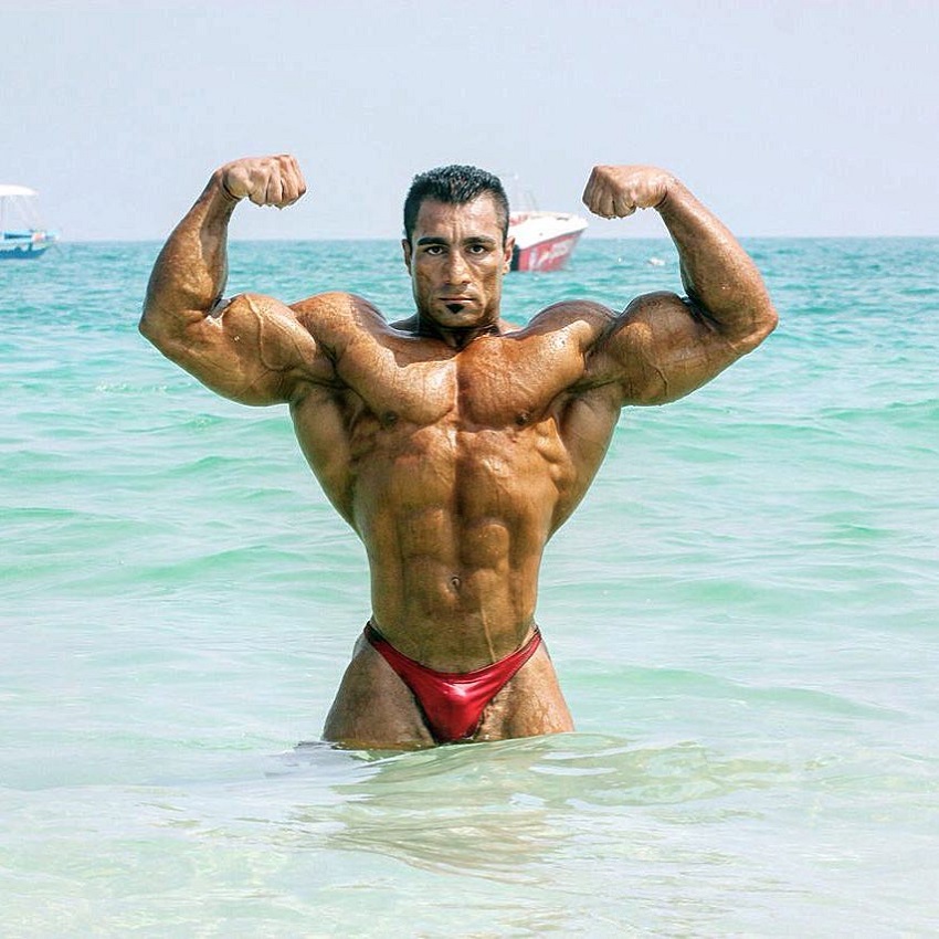 Rouhollah Mirhoseini doing a front double biceps flex in the sea