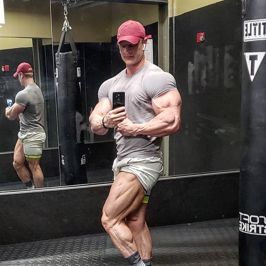 Tyler Garceau flexing in a gym selfie