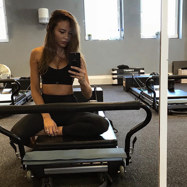 Alex Finch-Collison taking a selfie of her fit body in a gym