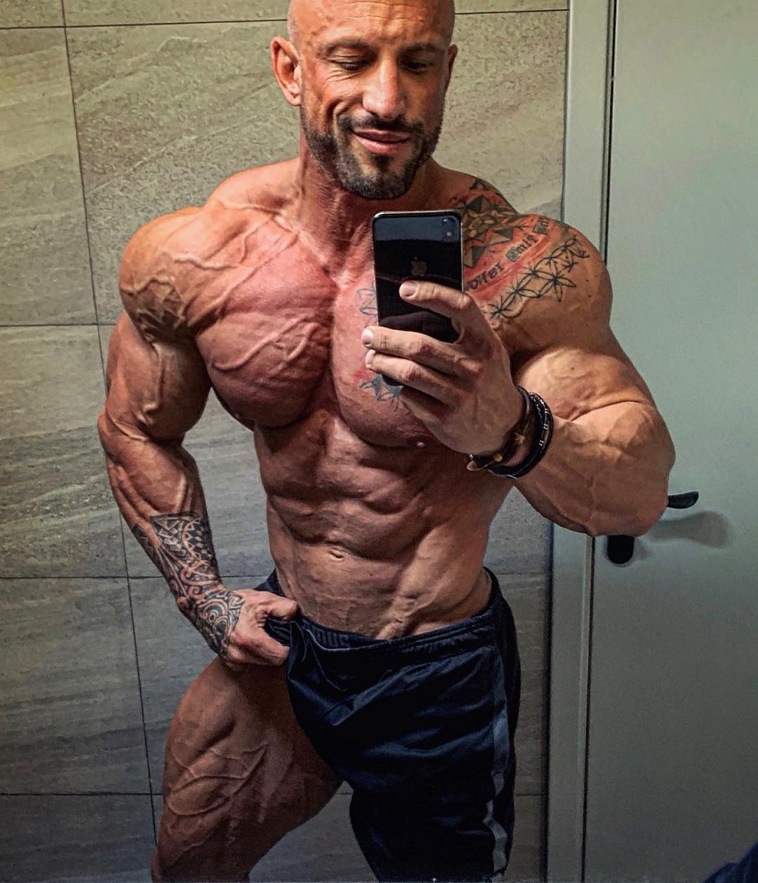 Benjamin Radic taking a selfie of his ripped and swole physique