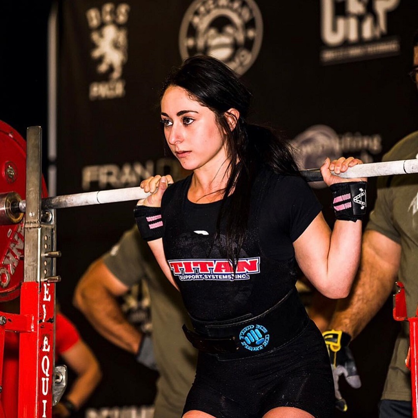 Samyra Zane Abweh doing squats during a powerlifting meet