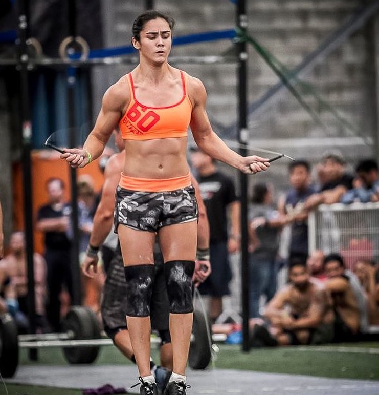 Yazmin Arroyo Loaiza jumping ropes during a CrossFit event