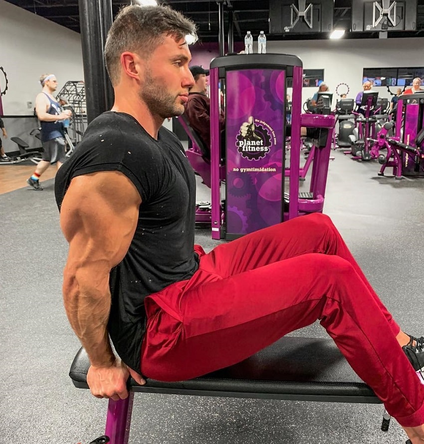 Daniel Zukich doing triceps bench dips, his arm looking huge