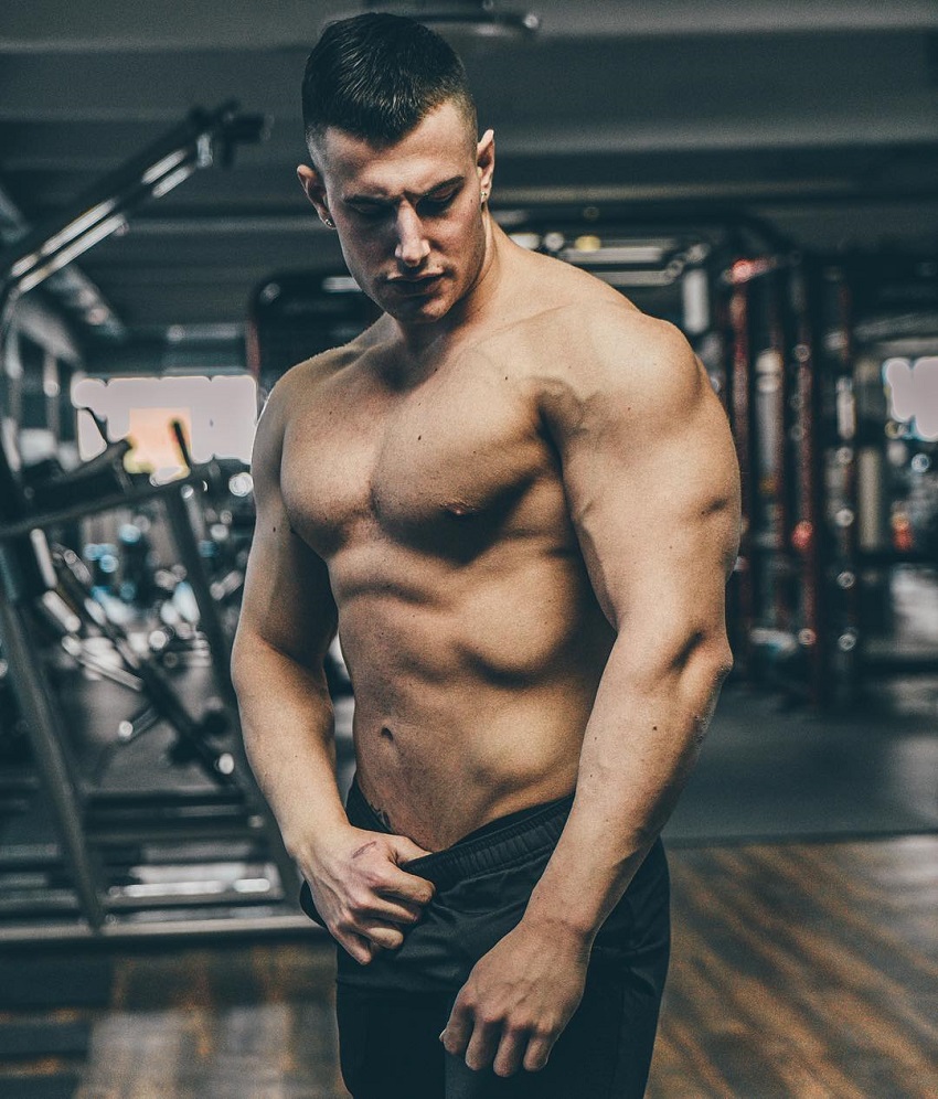 Francesco Della Vedova posing shirtless in the gym