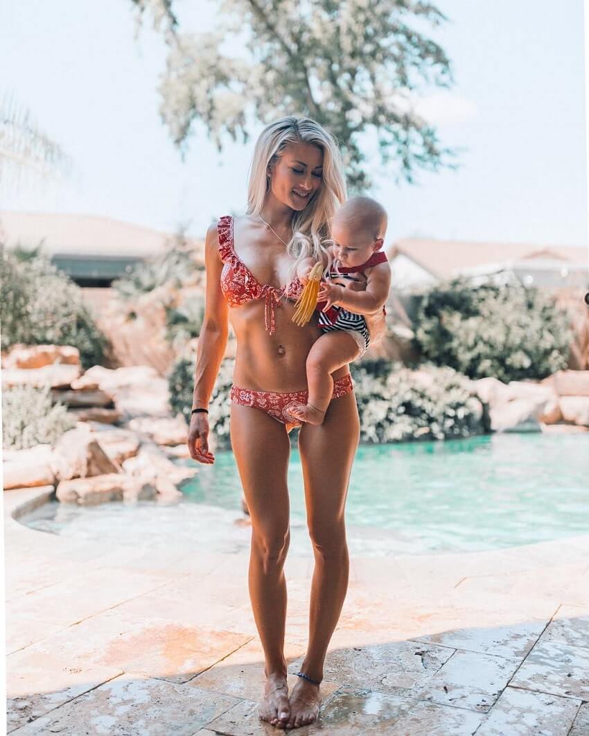Alexa Jean posing with her child looking fit and lean