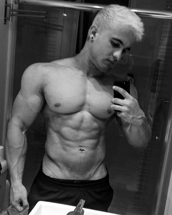 Ernane Guimaraes taking a picture of his ripped physique in the mirror