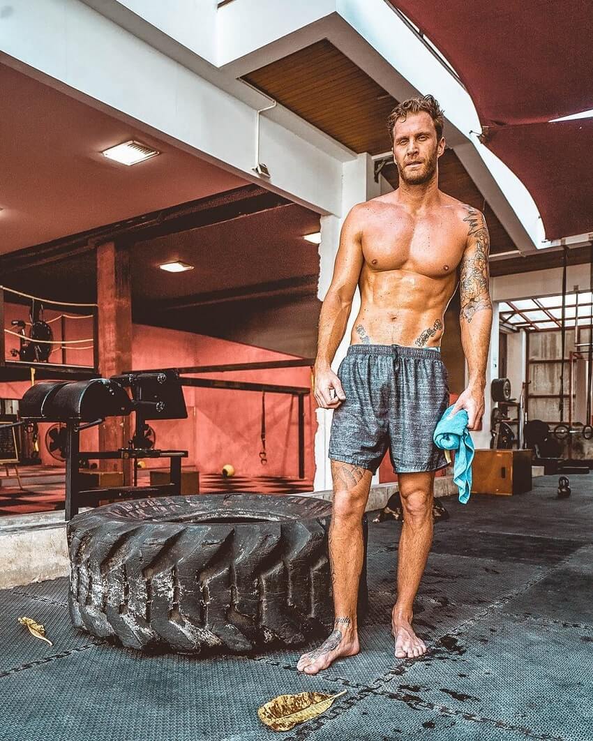 Matt Fox posing shirtless big a big tyre