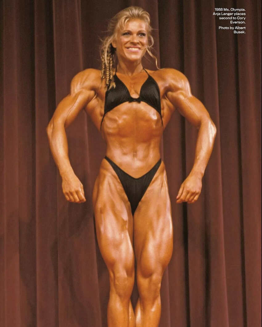 Anja Langer posing on the bodybuilding&fitness stage