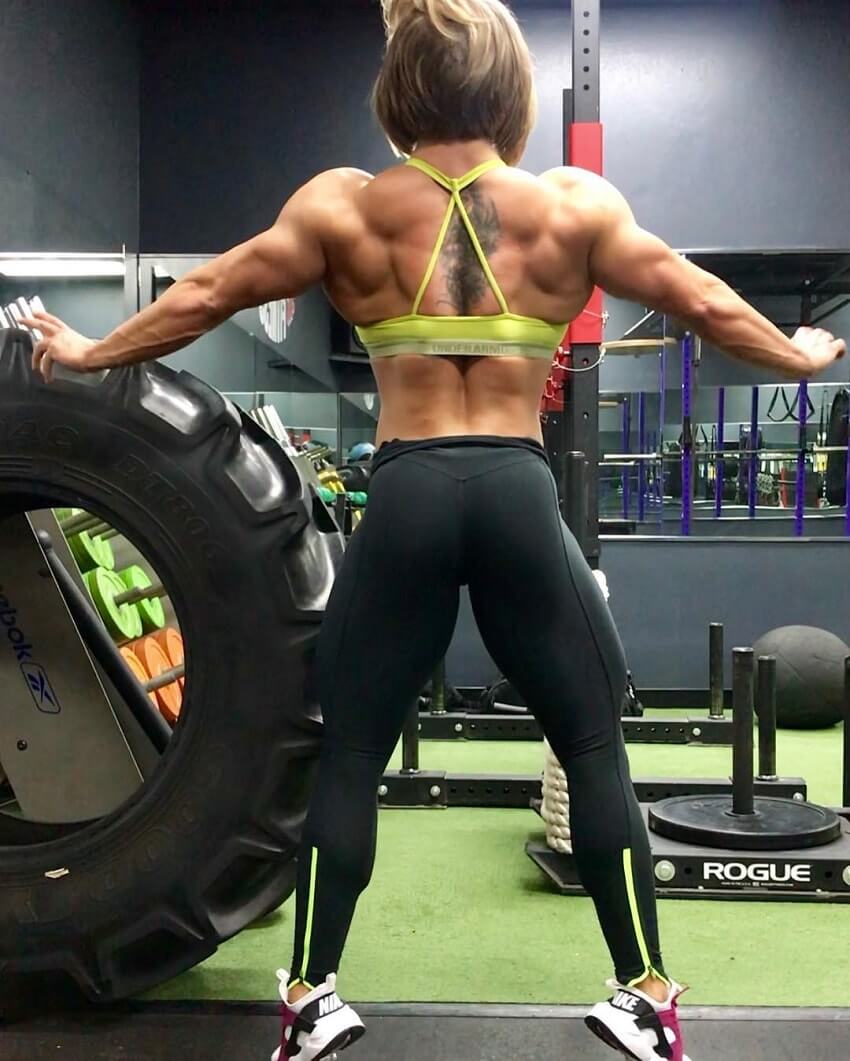 Brooke Walker flexing her aesthetic back and lats in the gym