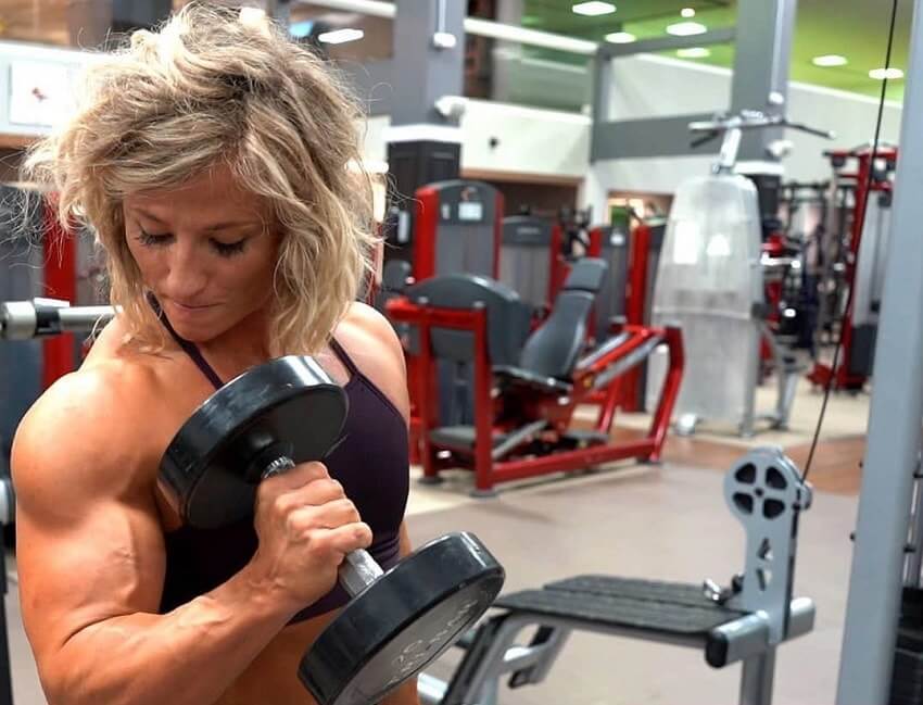 Brooke Walker training biceps in a gym