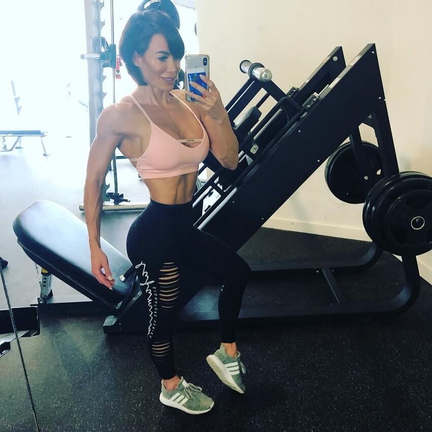 Danni Levy taking a fit gym selfie