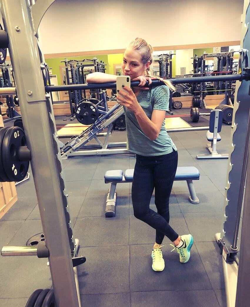 Darya Klishina taking a selfie in the gym
