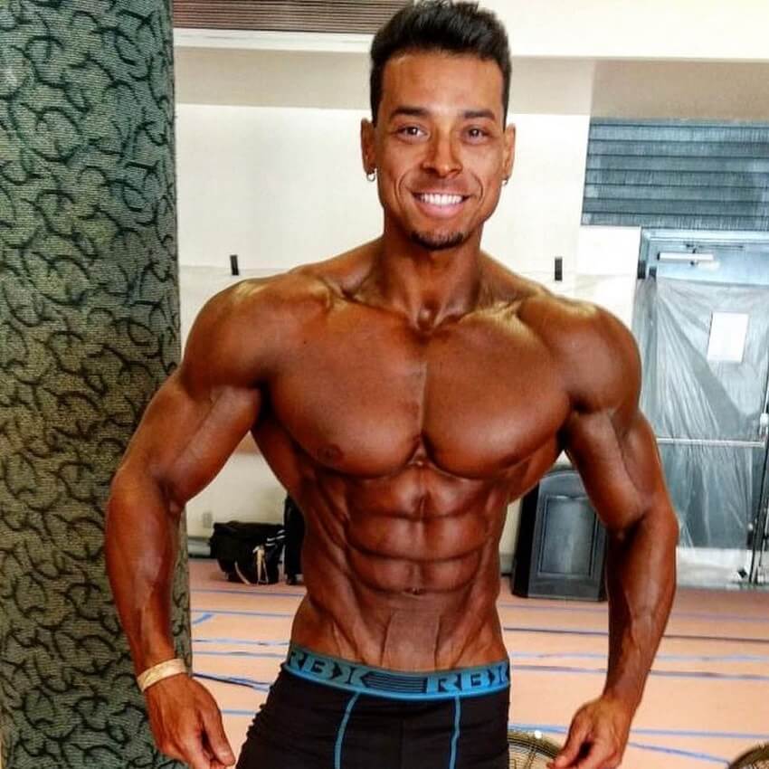 Felipe Franco posing tanned up after a bodybuilding show