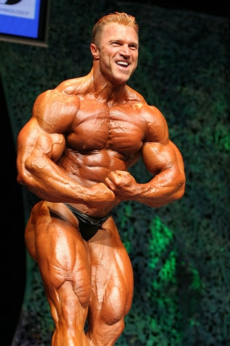 Gary Strydom most muscular pose on the bodybuilding stage