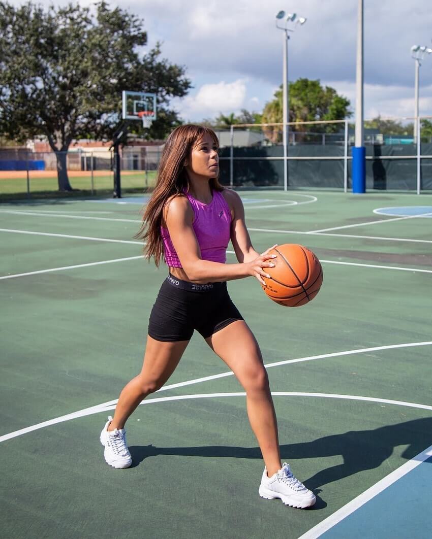 Johanna Sophia playing basketball in her sports clothes, looking fit