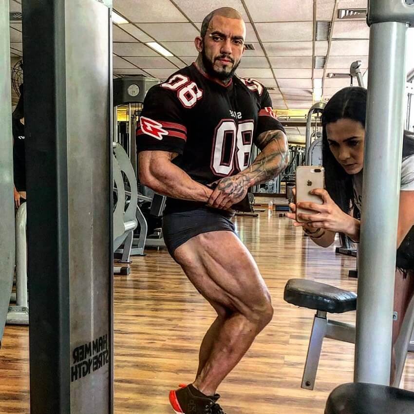 Matheus Donaire flexing his legs in the gym