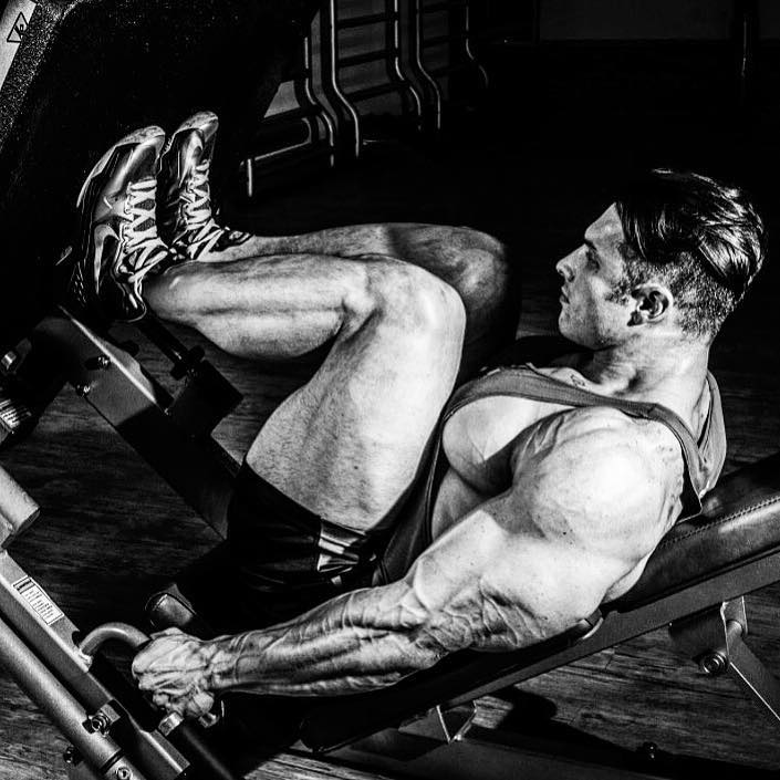 Paulo Muzy doing a heavy leg press in the gym