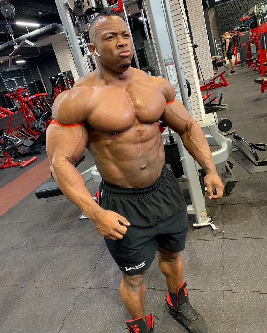 Ricardo Correia standing shirtless in a gym