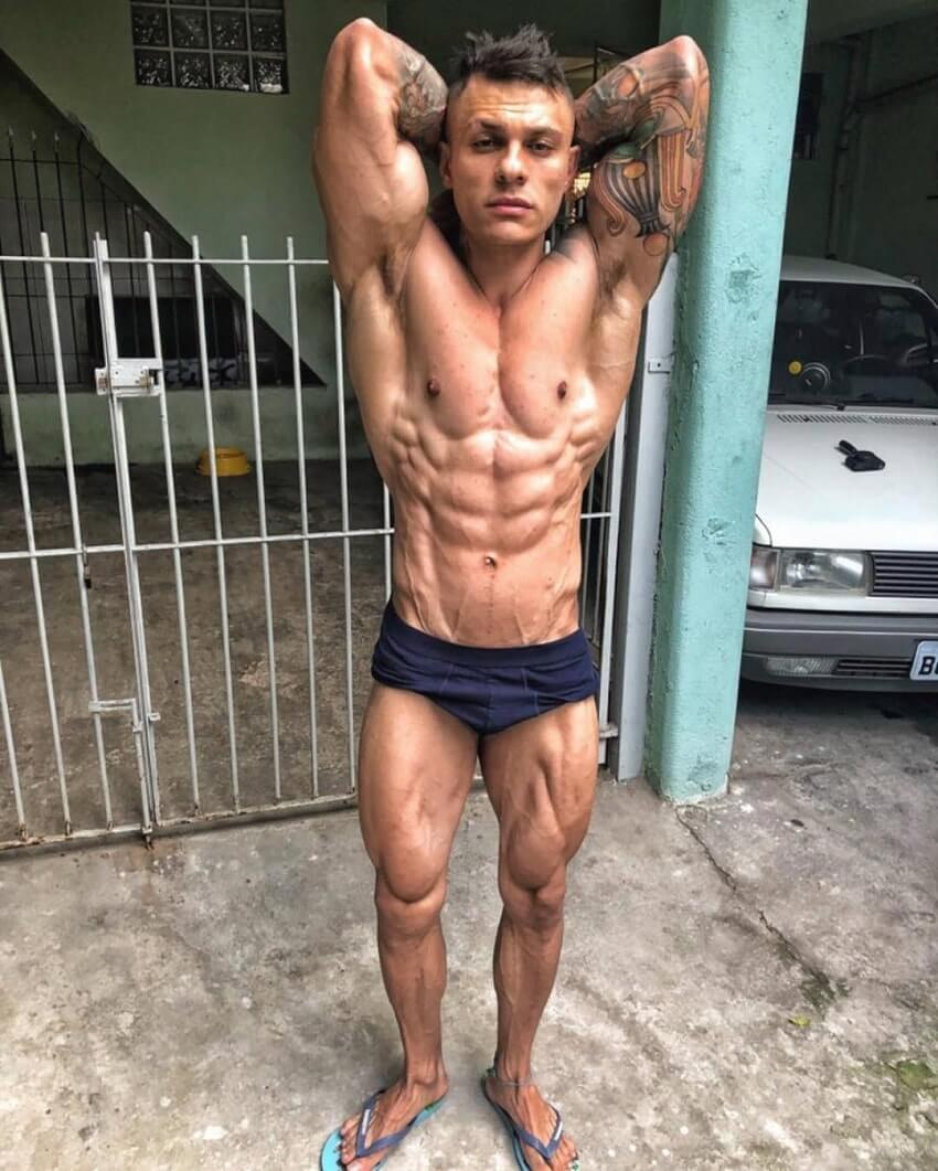 Tiago Toguro flexing his abs for the photo looking ripped