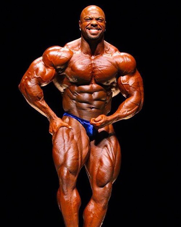 Toney Freeman flexing on the bodybuilding stage looking ripped and aesthetic