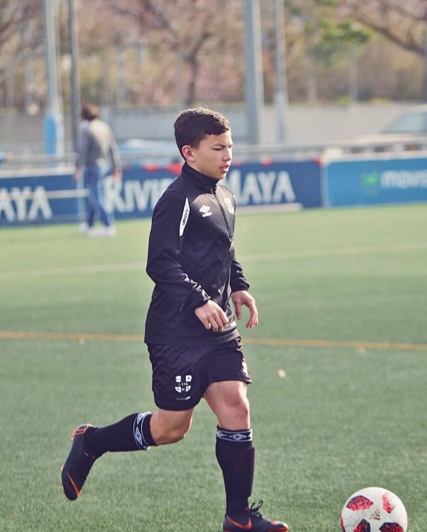 Tristyn Lee playing football on a football pitch