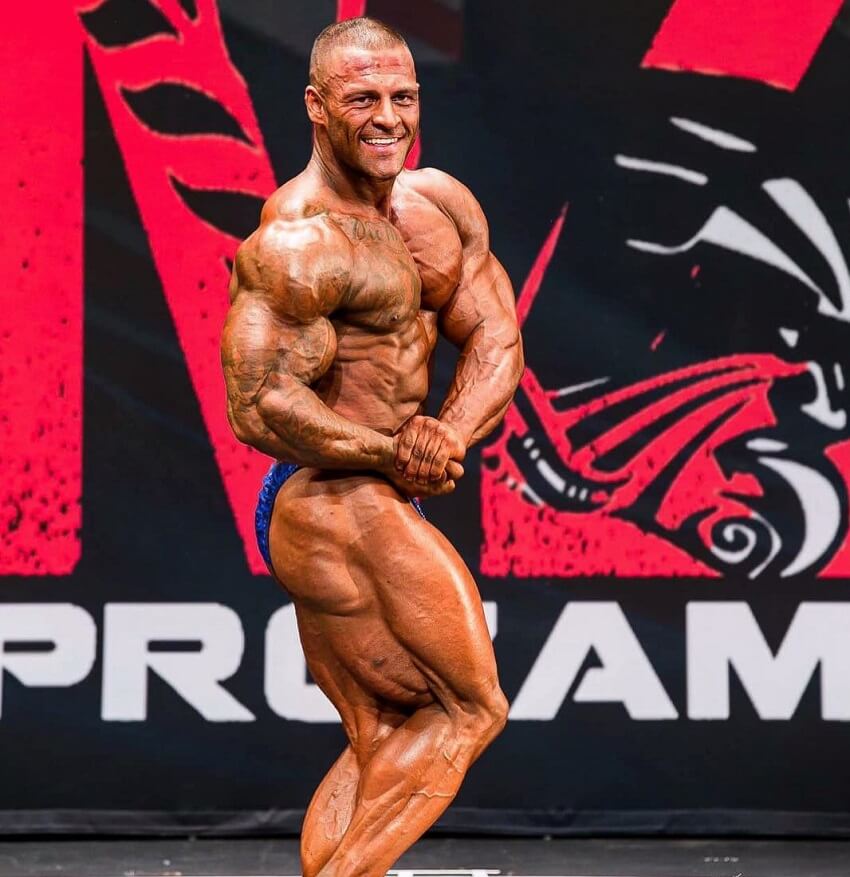 Aaron Polites hitting a side chest pose