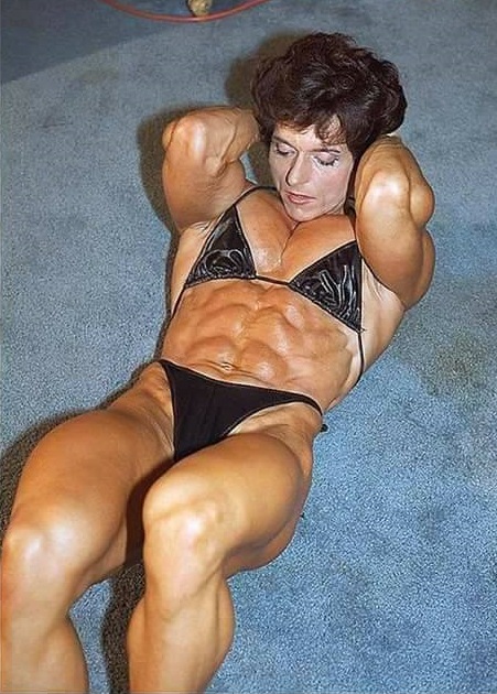 Christa Bauch doing crunches looking ripped