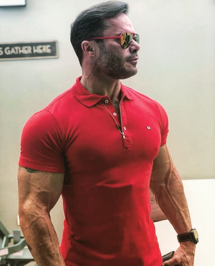 Renato Cariani posing in red t-shirt looking muscular and ripped