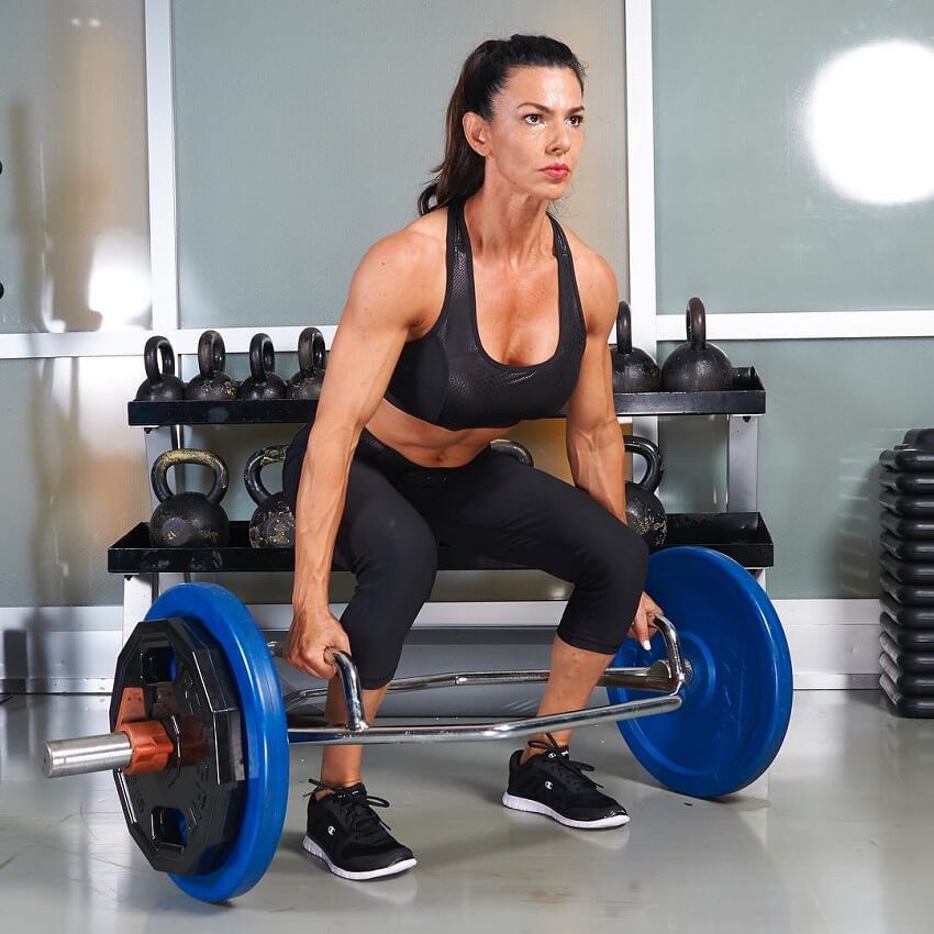 Mona Muresan doing deadlifts