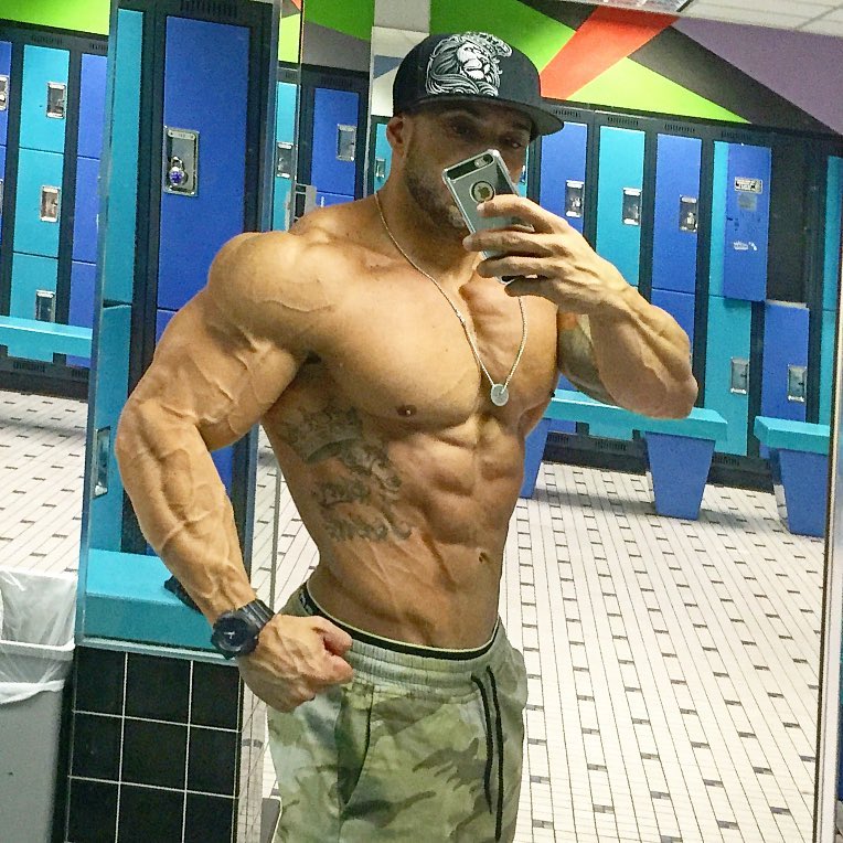 Marcello Rafaelli taking a picture of himself in the mirror of the gym locker room, looking ripped and muscular