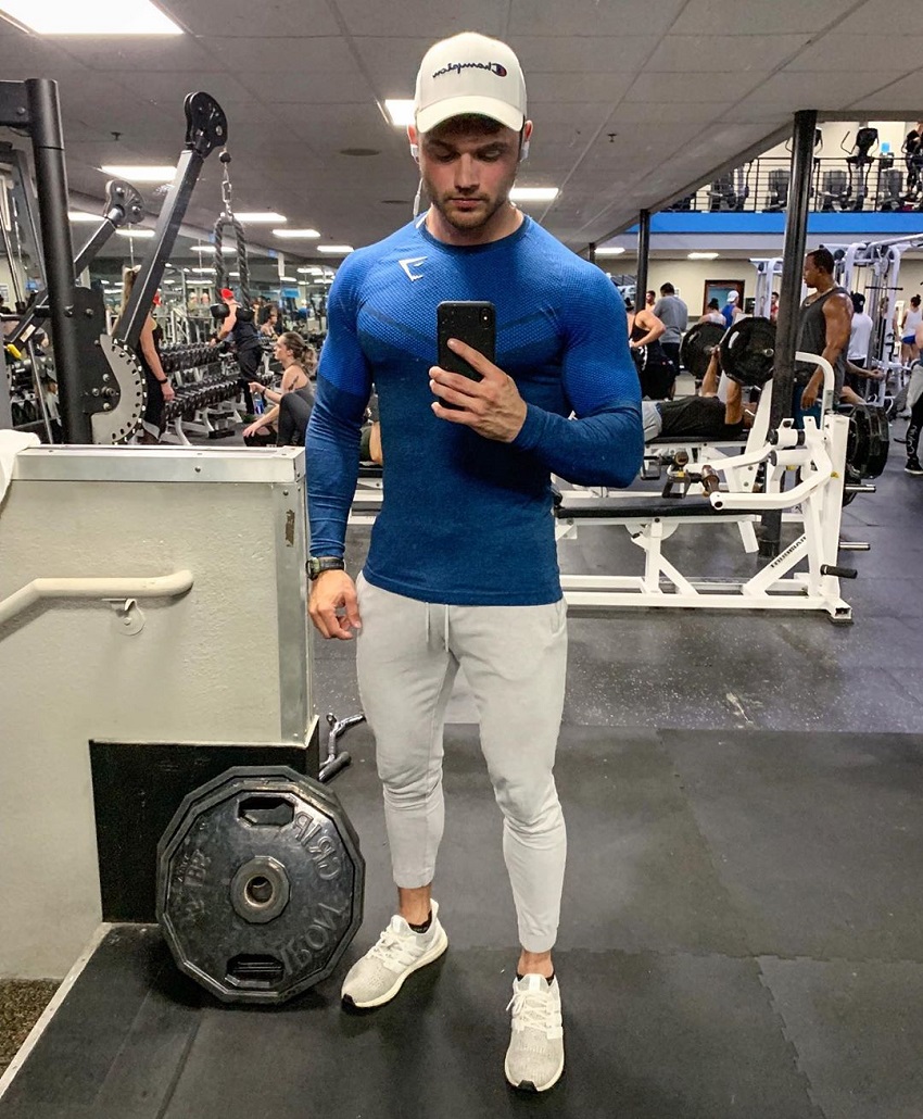 Chris Clark taking a gym selfie in sports clothes