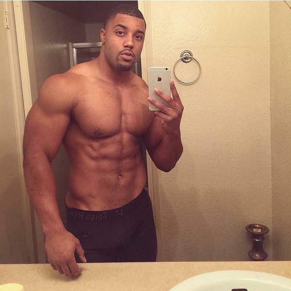 Mark White taking a selfie of his ripped physique