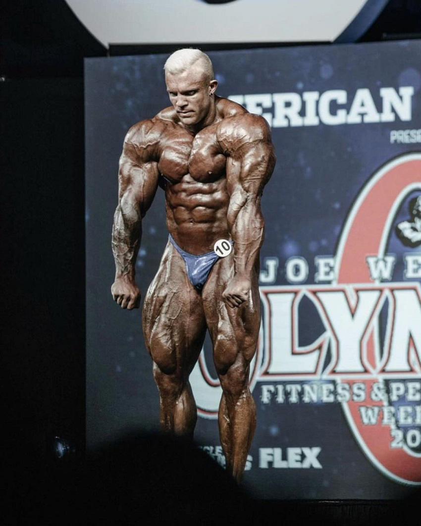 Iain Valliere posing at Mr. Olympia