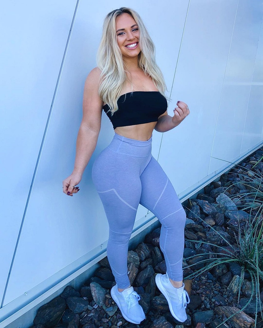 Mackenzie_puricelli posing outdoors in grey leggings