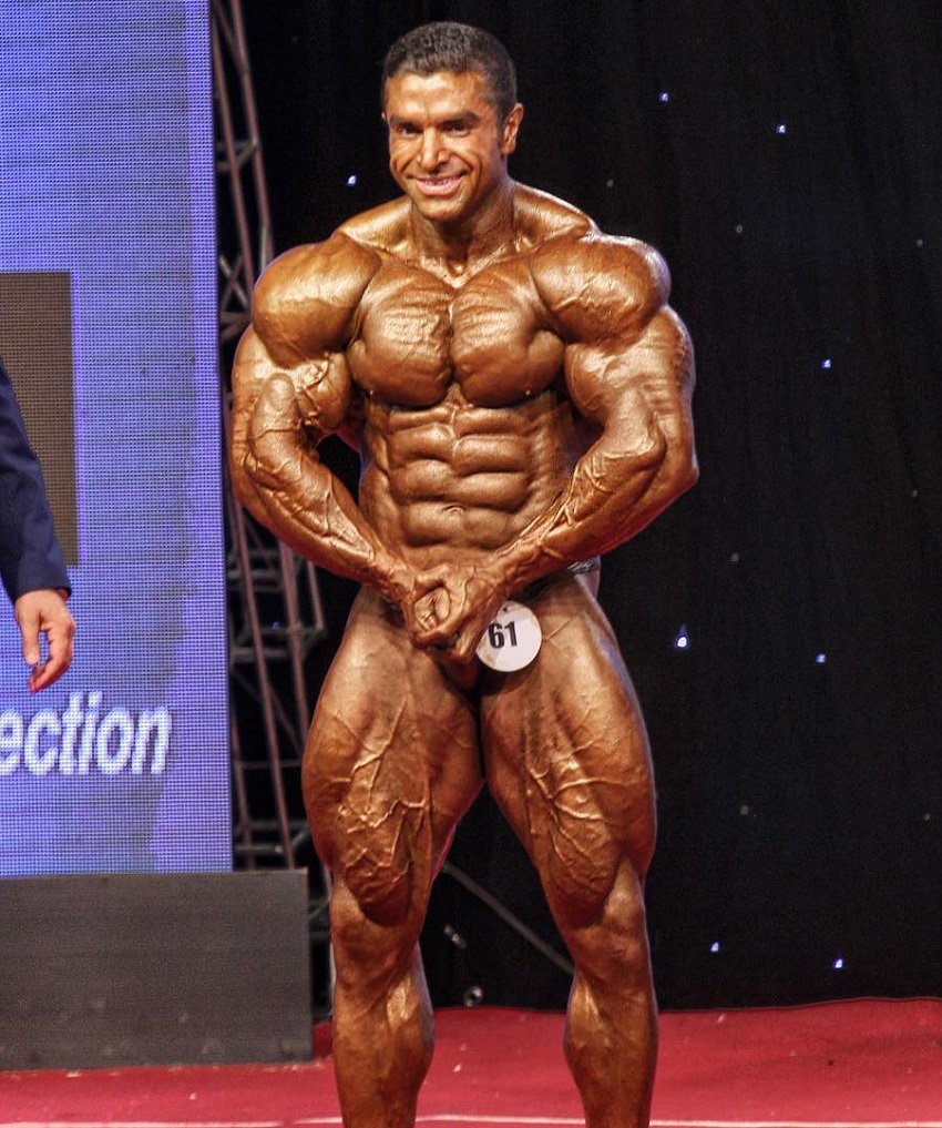 Majid Jameh Bozorg most muscular pose on the bodybuilding stage