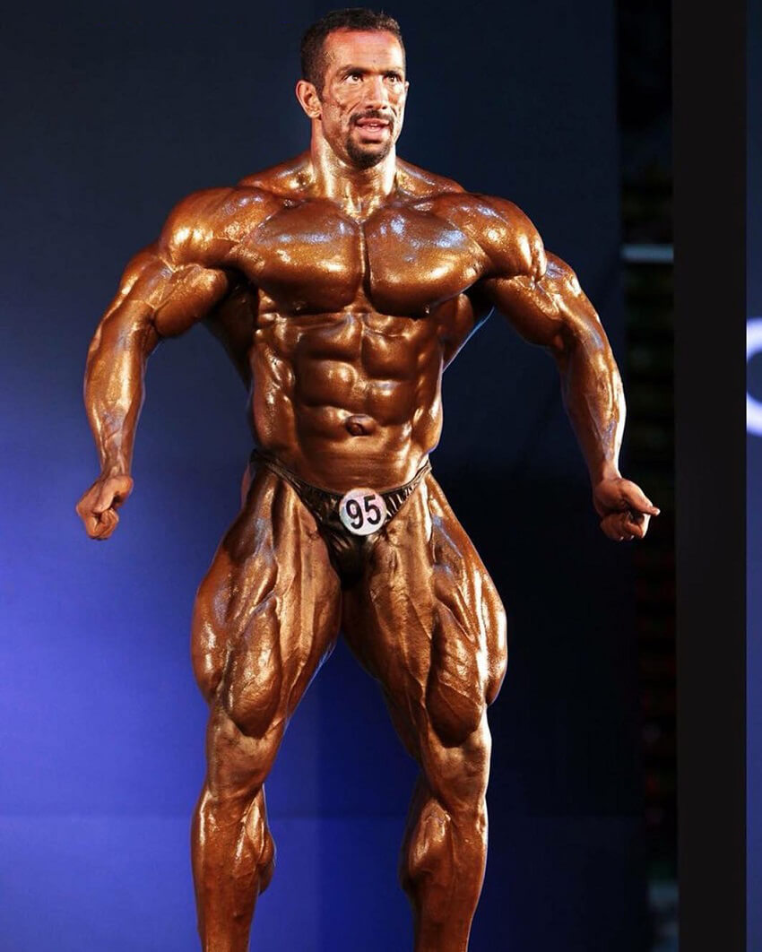 Mojtaba Notarki posing on the bodybuilding stage