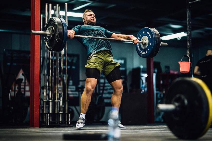 Rasmus Wisbech Andersen performing heavy clean and jerk