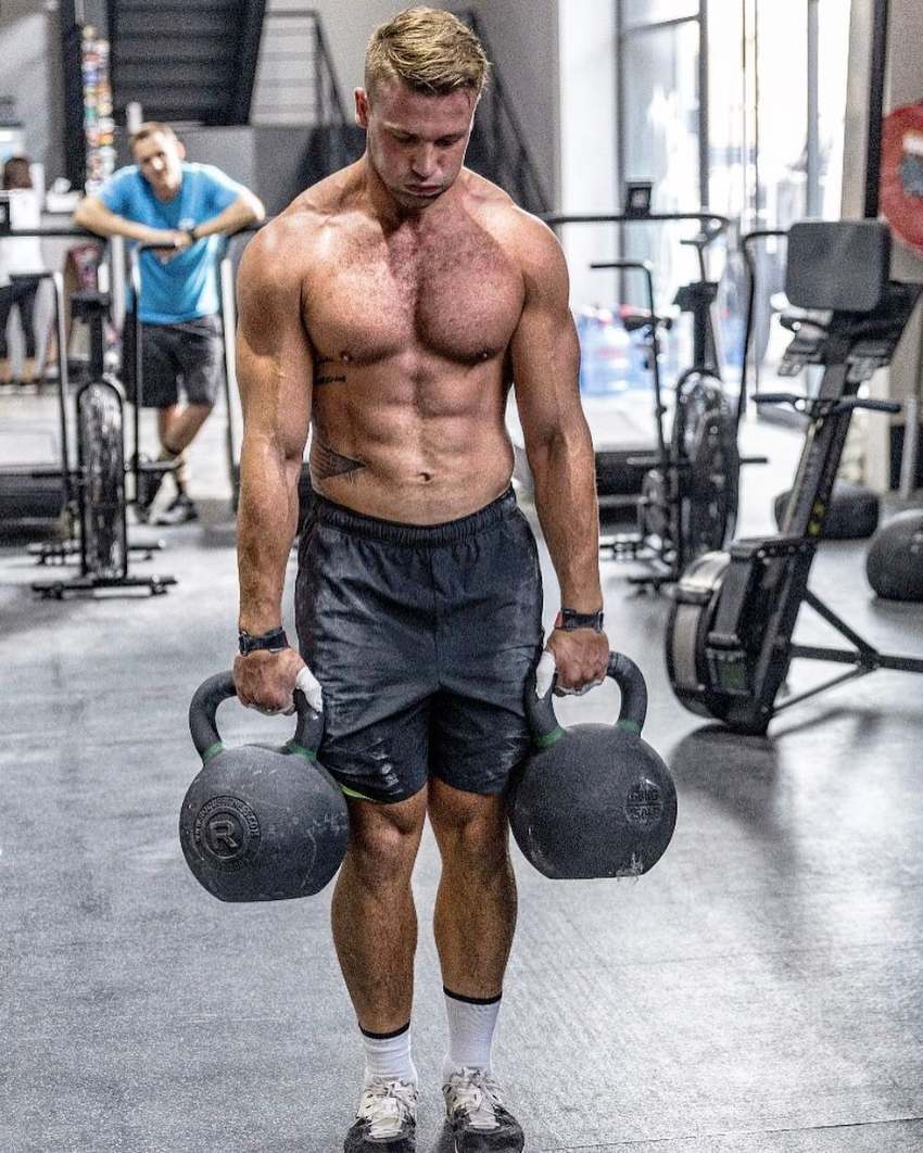 Rasmus Wisbech Andersen lifting kettlebells